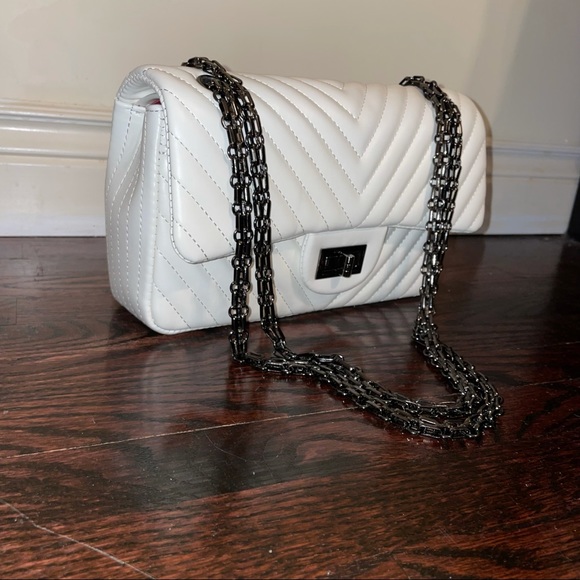 Chanel style, chevron quilted white leather flap bag with unique chain - Picture 6 of 10